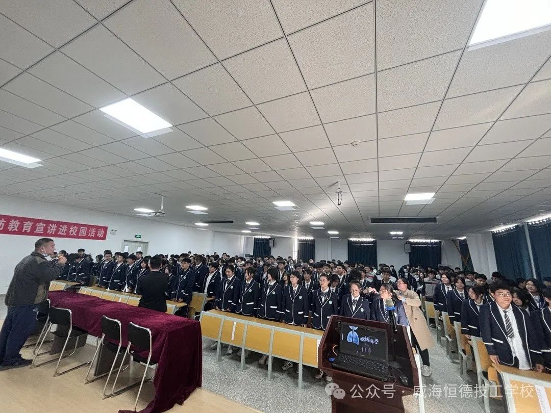 师生齐心携手禁烟 共建安全文明校园