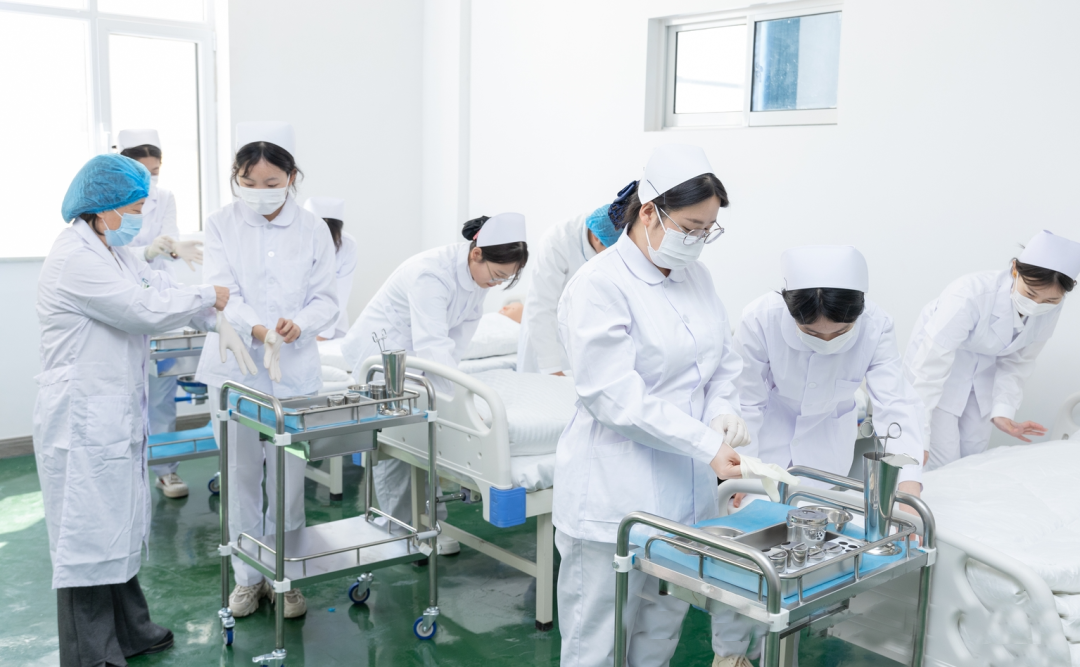 【护理专业】报中职，选恒德—致敬白衣天使，守护生命之光！