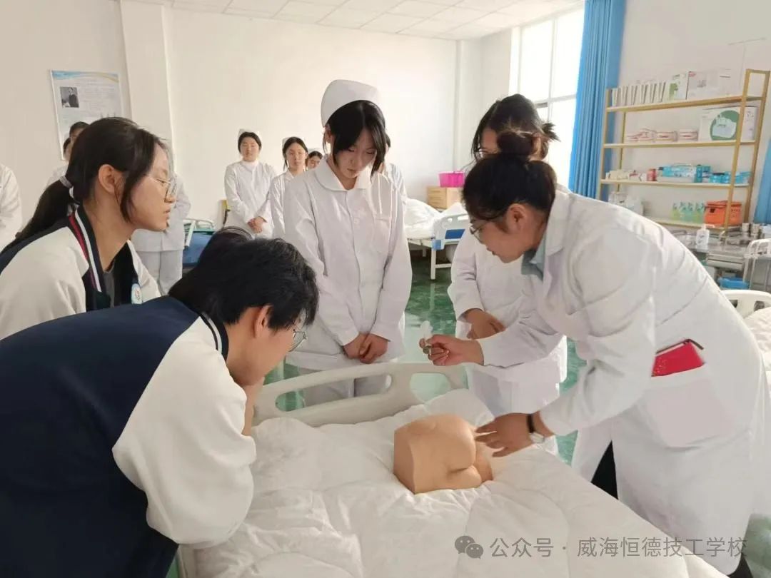 【护理专业】一袭白衣一顶燕帽，你