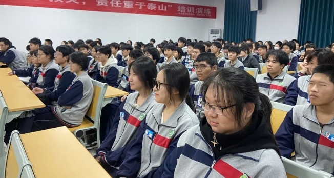 谁语争锋，超级辩论赛——威海恒德技工学校第一届辩论赛