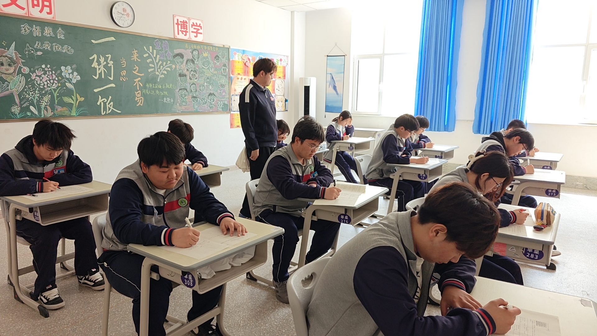 低头是题海 抬头是未来|恒德期中考试进行中