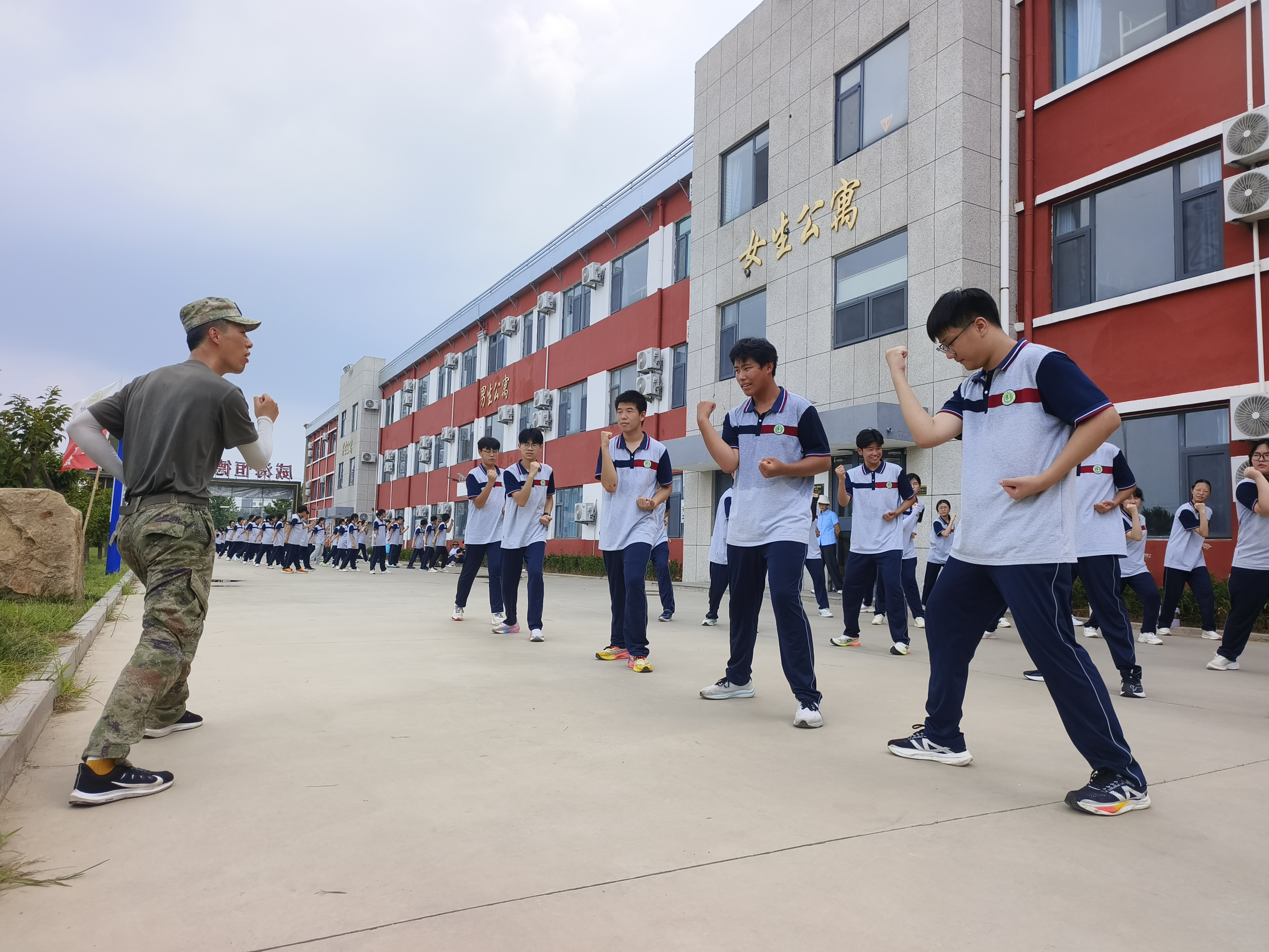 【威海恒德技工学校】军训日志（三）|昨日包扎练技能，今日户外磨意志！